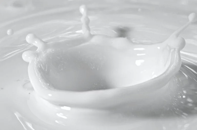 Milch gegen Magenübersäuerung? | Allgemeine Informationen & Tipps