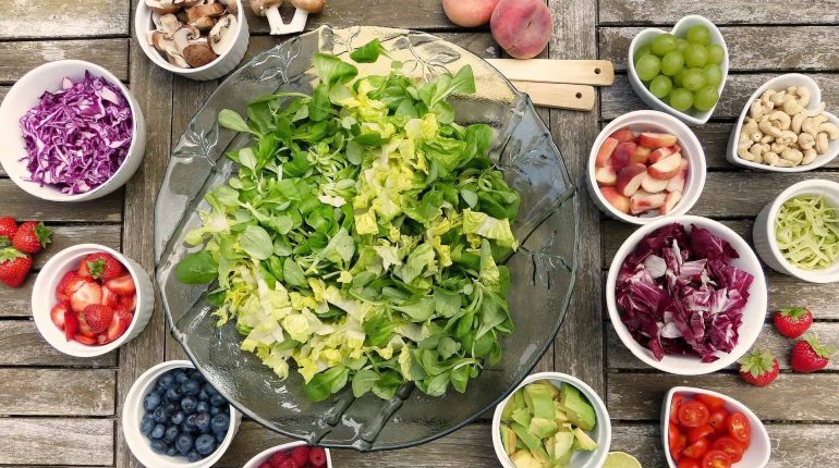 Salat, Gemüse und Früchte